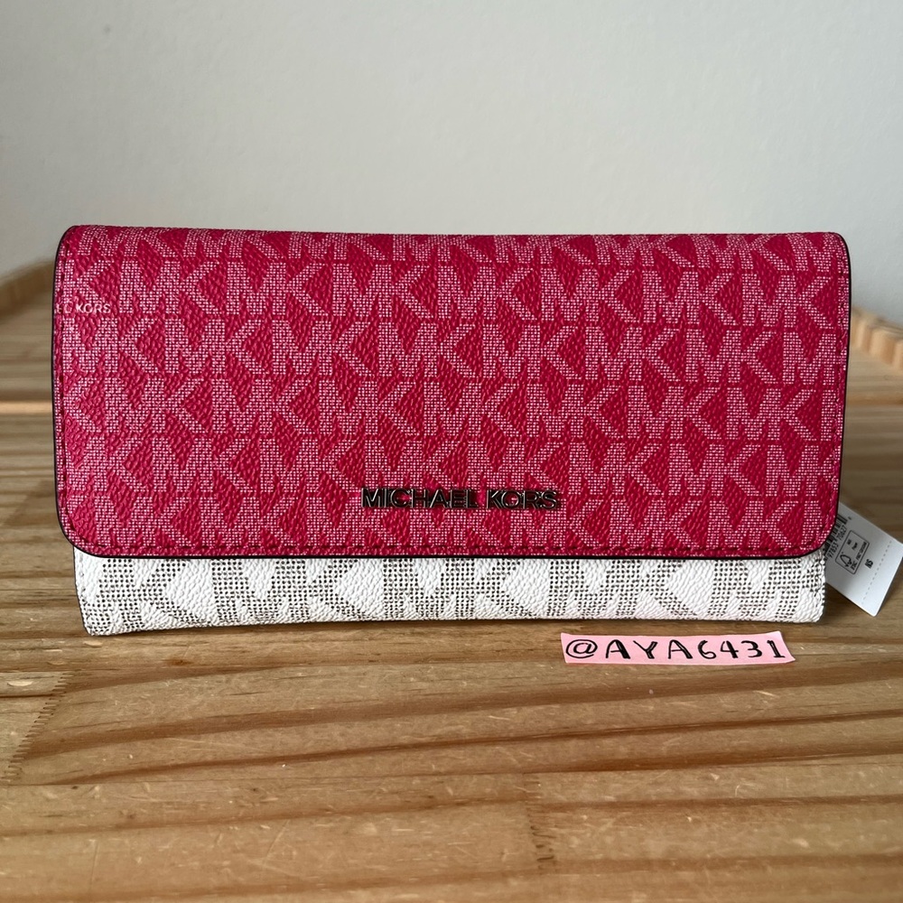 Michael Kors Jet set travel large trifold🎈🎈